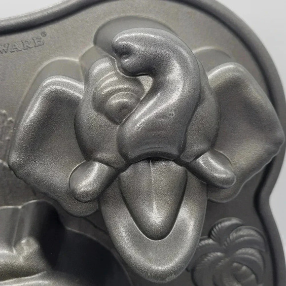 Nordic Ware Hungry Animals Cake Mold Hippo Monkey Lion Cast Aluminum Nordicware - Picture 7 of 14